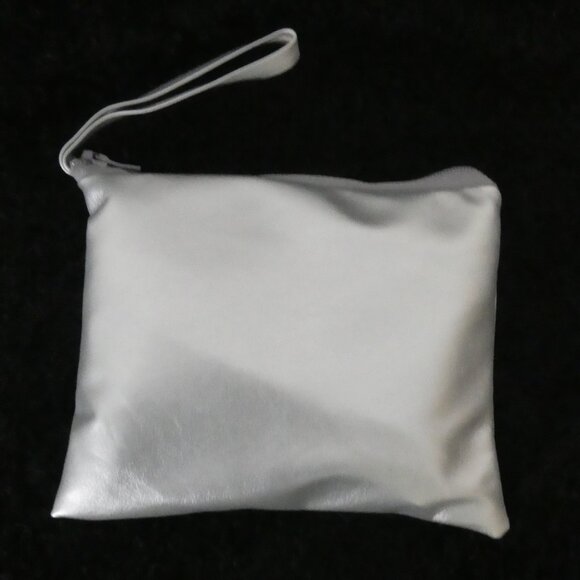 Unbranded | 38-39 | Silver Travel Flat Slippers With Bow and Carrying Pouch - Picture 6 of 7